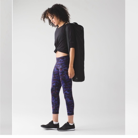 Lululemon Wunder Under Crop III 25” Hounds Camo Emperor Blue Black Size 4 - Picture 4 of 8